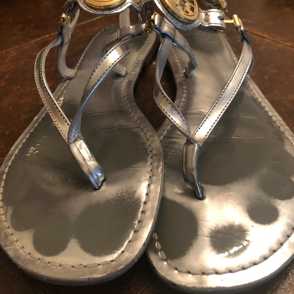 Tory Burch metallic sandals - Picture 2 of 5